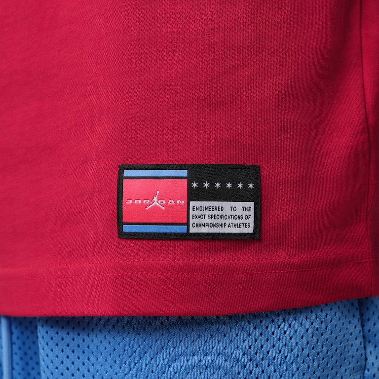 Camiseta Jordan Brooklyn Fleece Labor Graphic Masculina - Foto 5