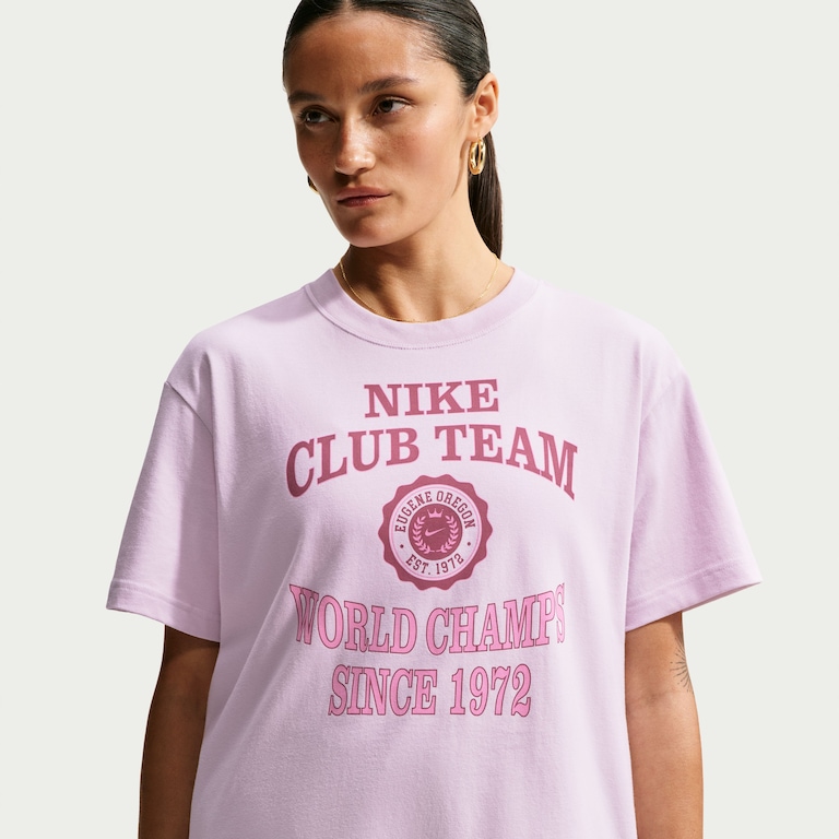 Camiseta Nike Sportswear Classic Boyfriend Champ Feminina - Foto 1