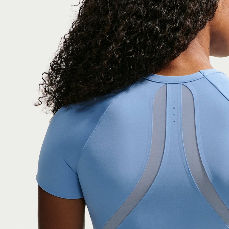 Camiseta Dri-FIT Nike Universa Mesh Feminina - Foto 2