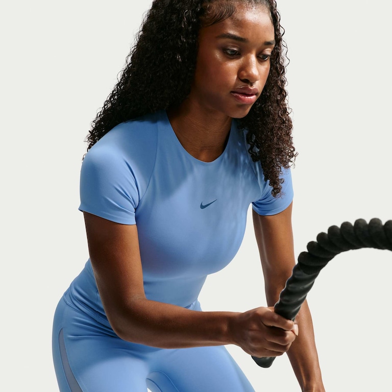 Camiseta Dri-FIT Nike Universa Mesh Feminina - Foto 3