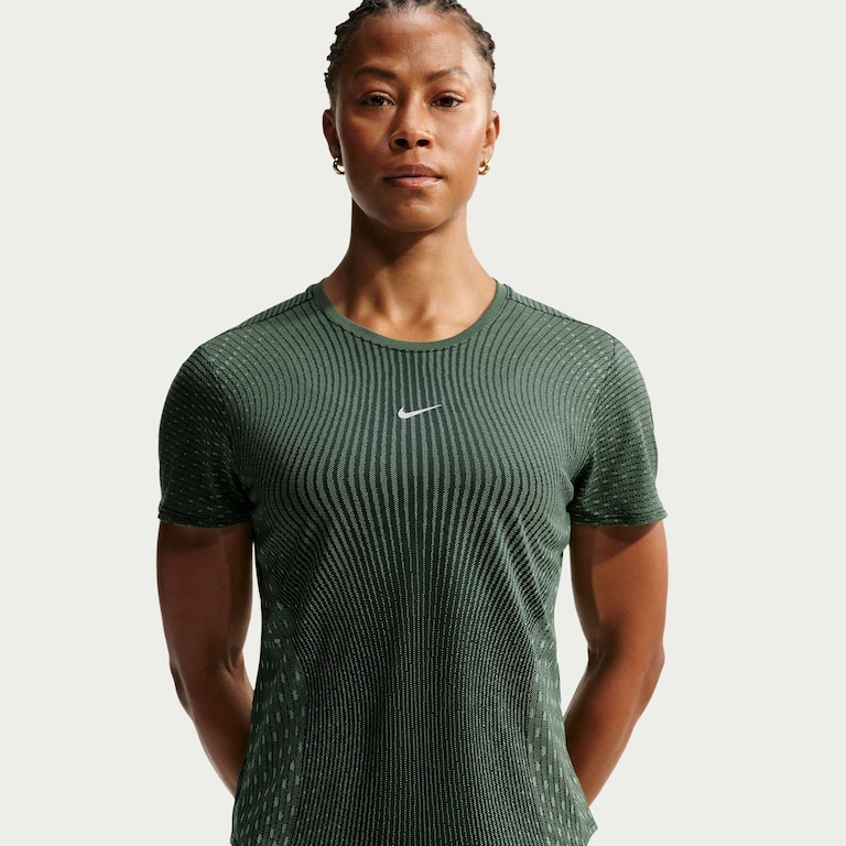 Camiseta Nike Aero-FIT Swift Feminina - Foto 1