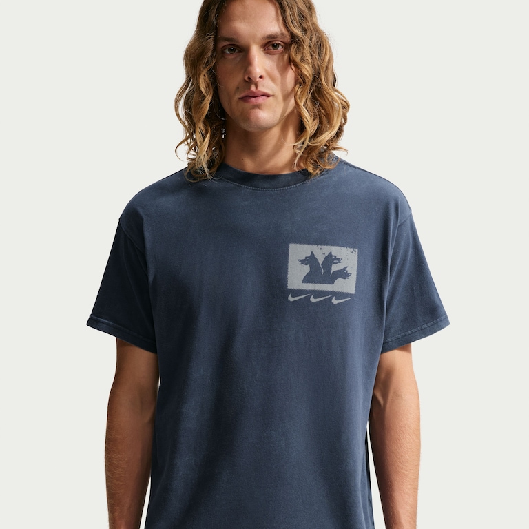 Camiseta Nike Sportswear Triple Threat Unissex - Foto 1