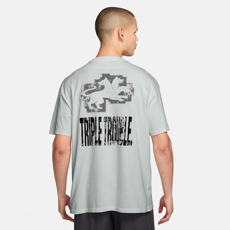 Camiseta Nike Sportswear Triple Threat Unissex - Foto 3