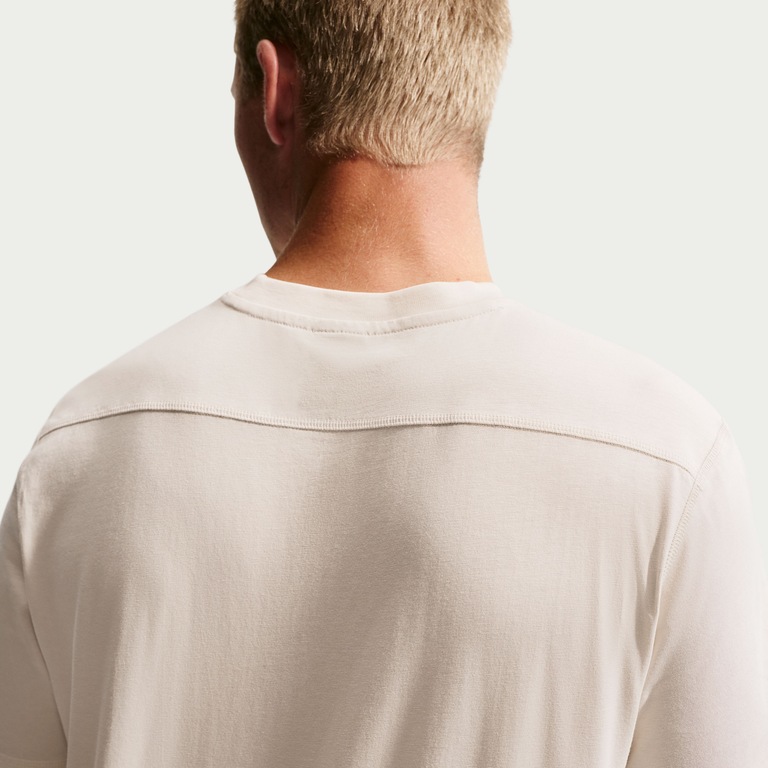Camiseta Nike Club Varsity Lifestyle Masculina - Foto 4