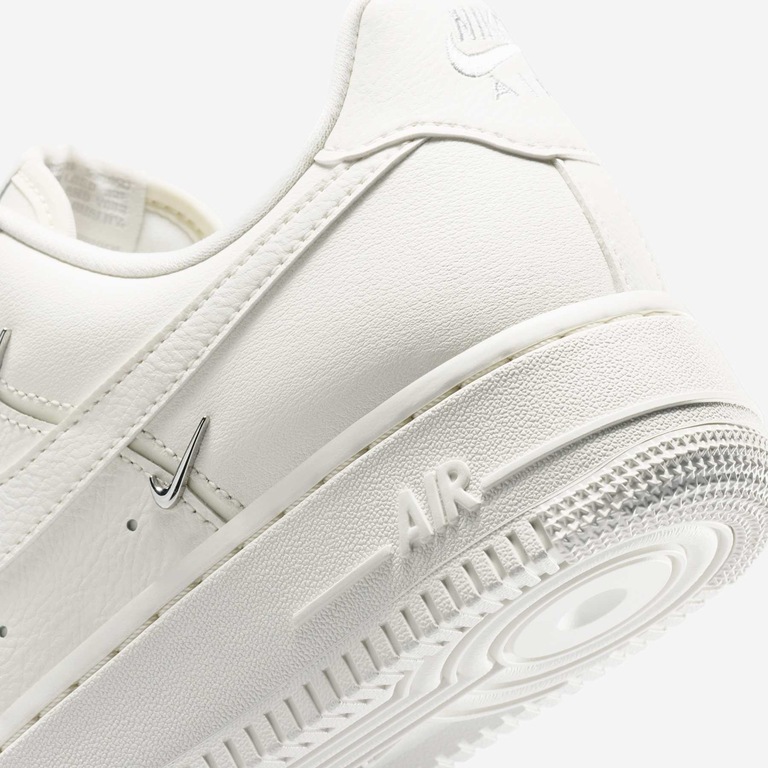 Tênis Nike Air Force 1 ’07 LV8 Feminino - Foto 8