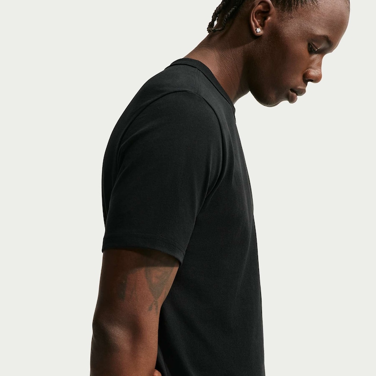 Camiseta Nike Sportswear Tailored Patch Unissex - Foto 2
