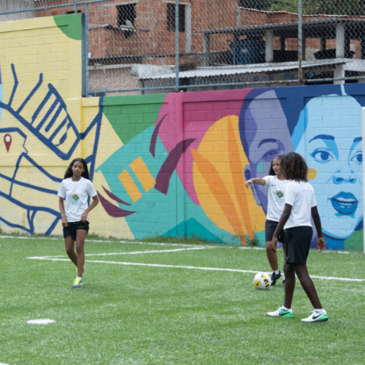 Para representar seleção feminina, Nike muda gênero do brasão real