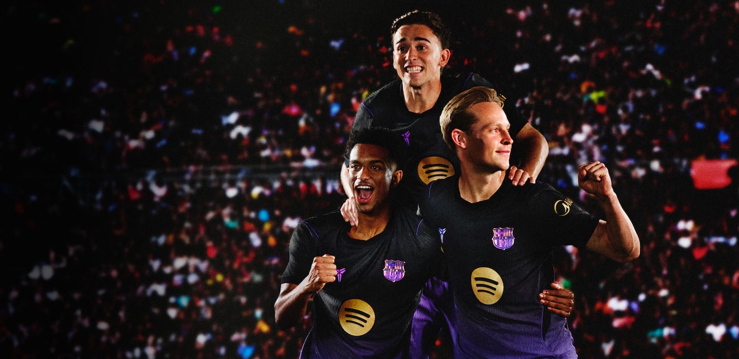 Jogadores com a nova camisa Away do Barcelona