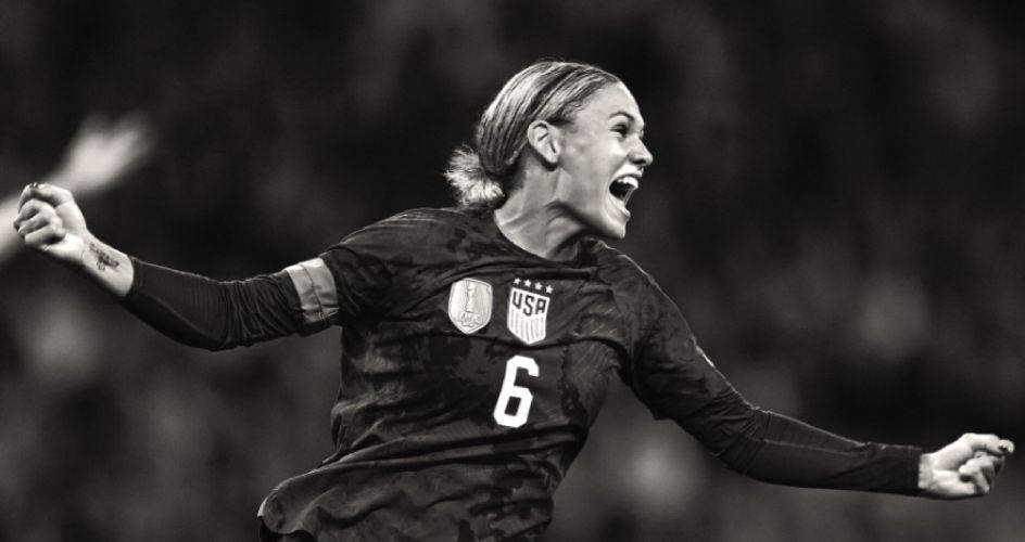 Imagem de jogadora comemorando