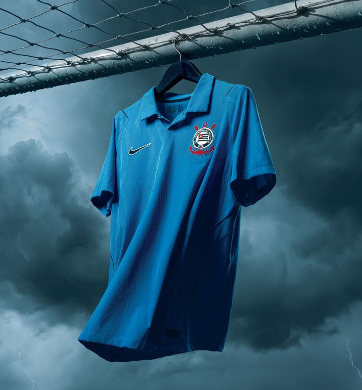 Camisa III Tobias Corinthians 2026/27 pendurada na trave do gol