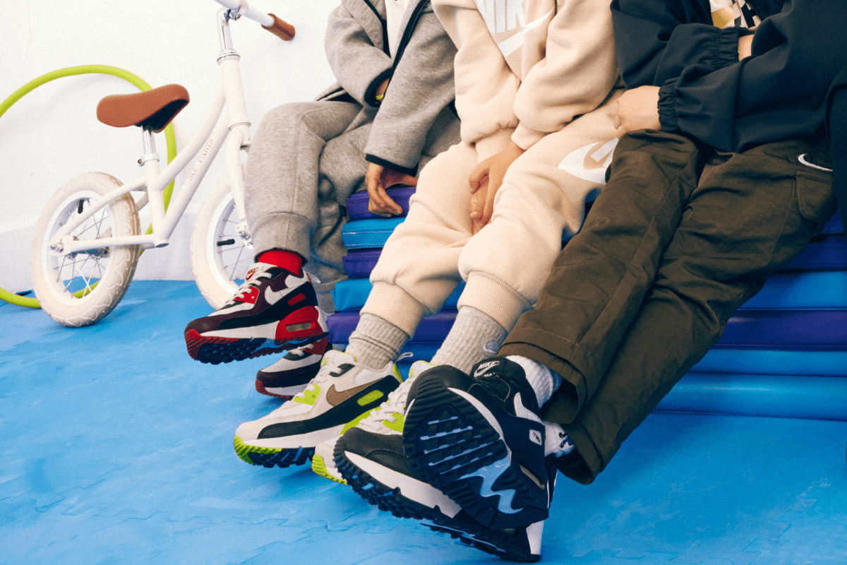 imagem de crianças sentadas